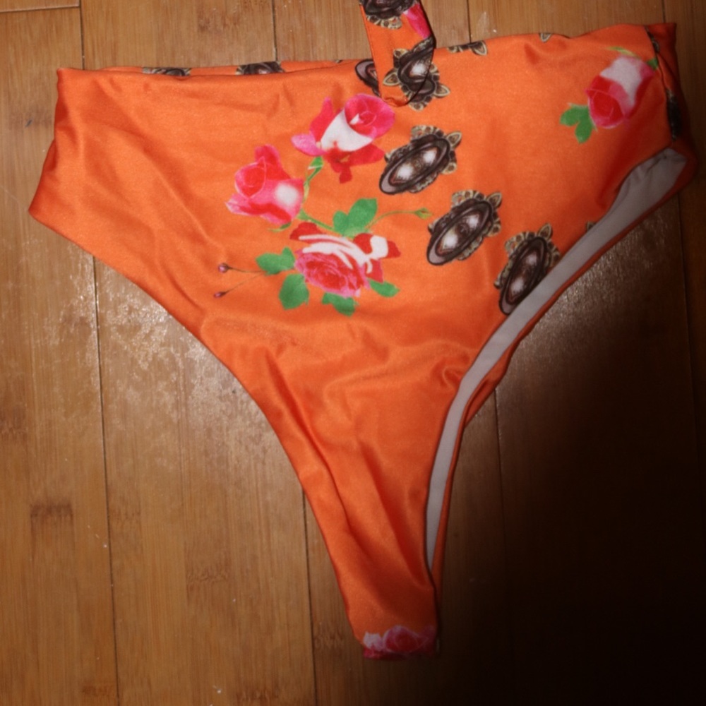Bathing suit set - Picture 2 of 3
